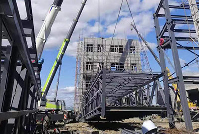 快馬加鞭未下鞍，驚回首，離天三尺三！